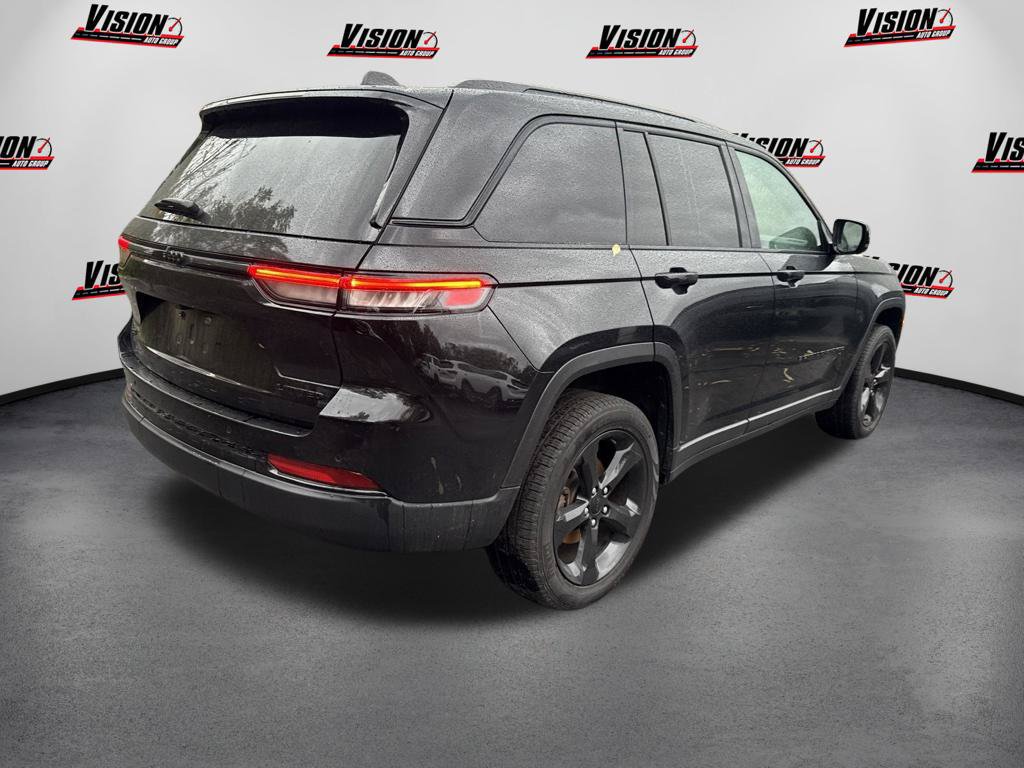 Used 2025 Jeep Grand Cherokee Limited w/ Black Appearance Package AWD/4WD image 5