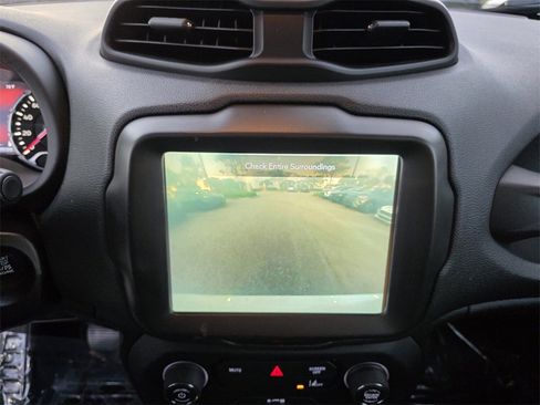 Used 2021 Jeep Renegade Latitude image 23