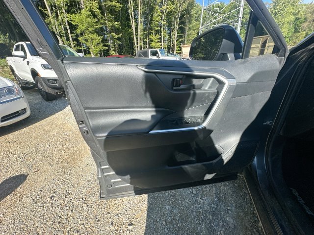 Used 2019 Toyota RAV4 LE AWD/4WD image 32