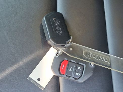 Used 2024 Jeep Wrangler Unlimited Rubicon AWD/4WD image 33