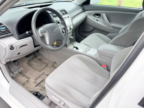 Used 2011 Toyota Camry LE FWD image 9