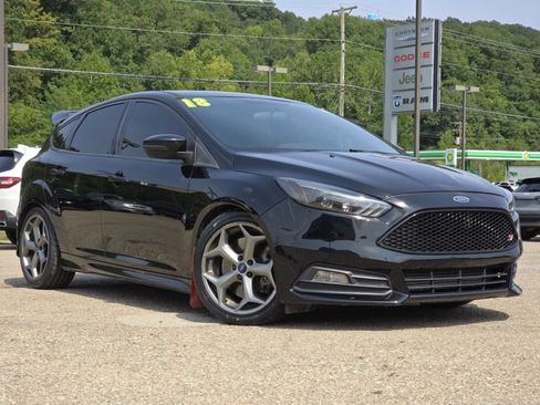 Used 2018 Ford Focus ST FWD image 2