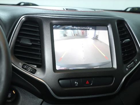 Used 2019 Jeep Cherokee Trailhawk w/ Cold Weather Group AWD/4WD image 29