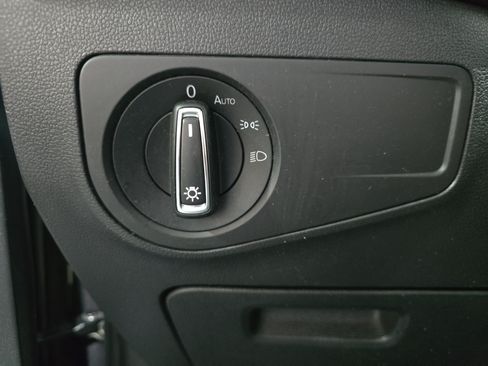 Used 2021 Volkswagen Tiguan SE FWD image 25