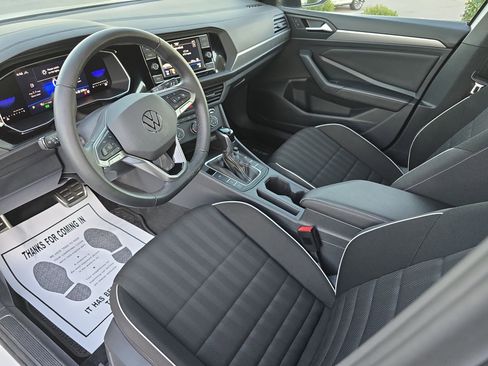 Used 2024 Volkswagen Jetta Sport image 15