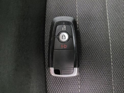 Used 2021 Ford Edge SE image 32