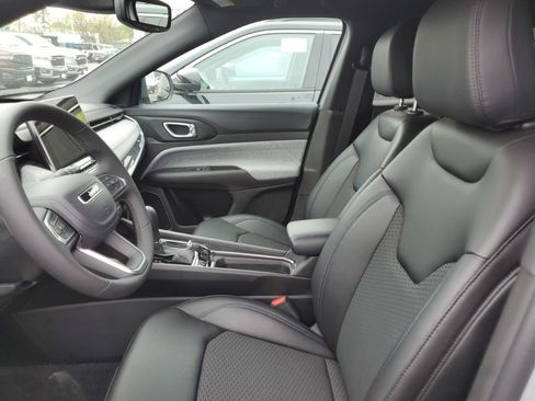 New 2024 Jeep Compass Latitude w/ Convenience Group image 10