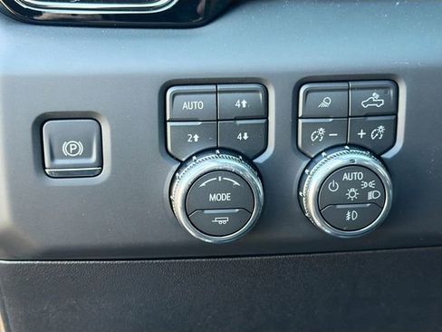 New 2026 GMC Sierra 2500 AT4 w/ AT4 Premium Plus Package AWD/4WD image 10