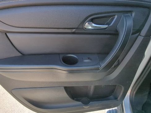 Used 2017 Chevrolet Traverse LT w/ Style and Technology Package FWD image 25