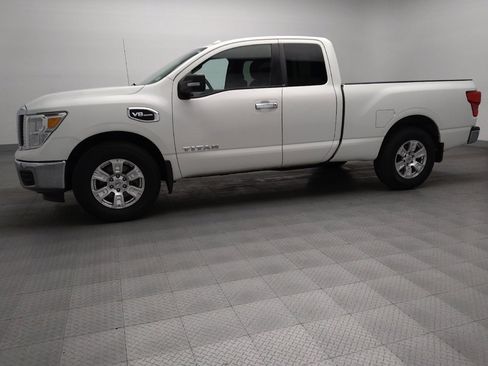 Used 2017 Nissan Titan SV image 2