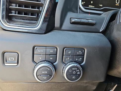 Used 2025 GMC Sierra 2500 Denali w/ Denali Reserve Package image 16