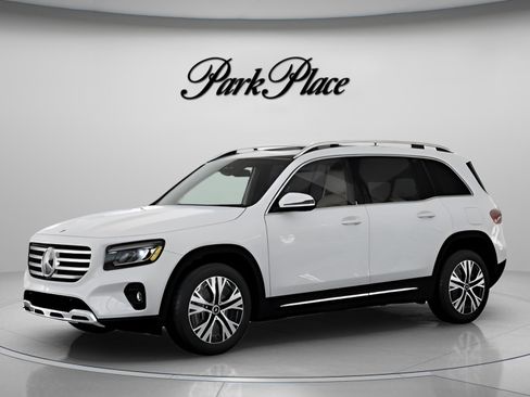 Used 2026 Mercedes-Benz GLB 250 image 2