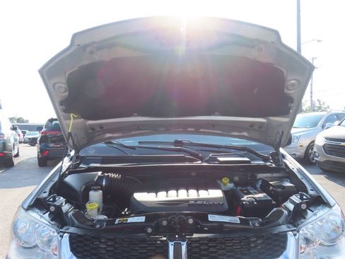 Used 2016 Dodge Grand Caravan American Value Package w/ UConnect Hands-Free Group FWD image 9