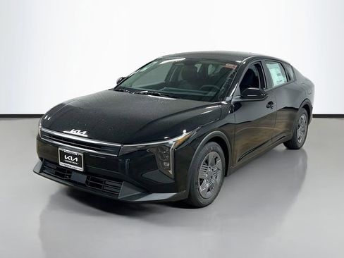 New 2025 Kia K4 LX image 3