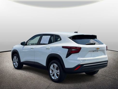 Used 2024 Chevrolet Trax LS FWD image 4