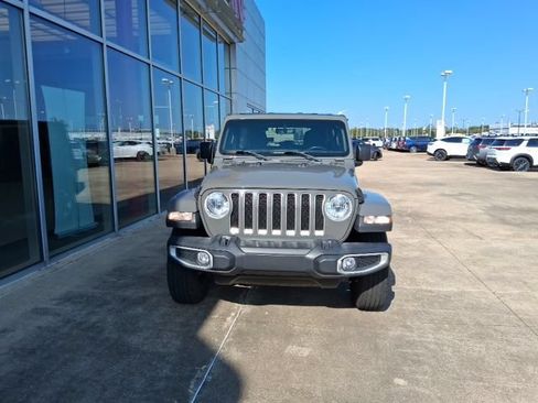 Used 2022 Jeep Wrangler Unlimited Sahara AWD/4WD image 3