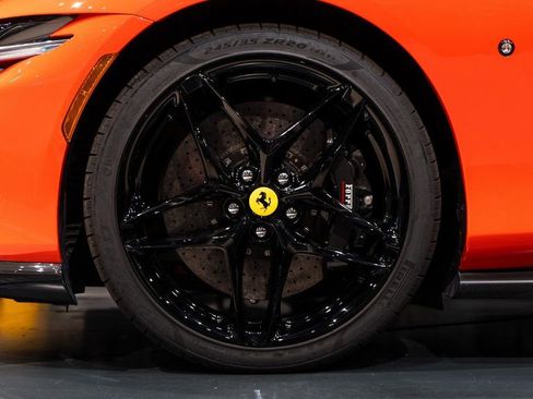 Certified 2025 Ferrari Roma Spider RWD image 15