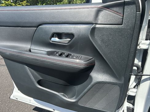 Certified 2025 Nissan Kicks SR AWD/4WD image 14