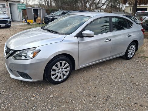 Used 2017 Nissan Sentra SV FWD image 3