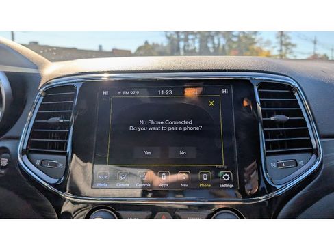 Used 2020 Jeep Grand Cherokee Laredo w/ Laredo X Package image 29