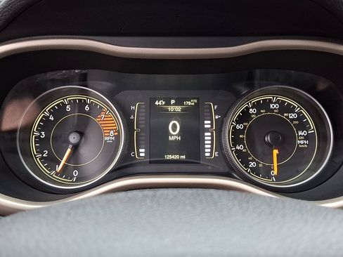 Used 2017 Jeep Cherokee Latitude w/ Cold Weather Group image 25