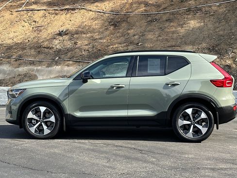 Certified 2025 Volvo XC40 B5 Plus AWD/4WD image 8