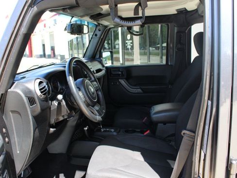 Used 2018 Jeep Wrangler Unlimited Sport S AWD/4WD image 7