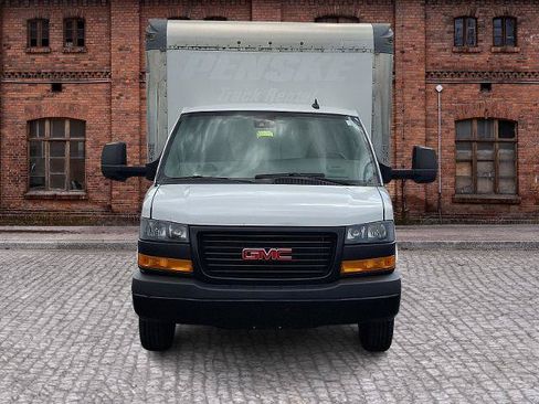 Used 2021 GMC Savana 3500 Extended w/ Power Convenience Package RWD image 2