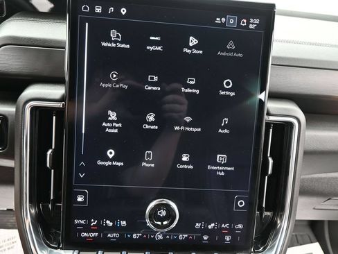 Used 2025 GMC Yukon XL Denali w/ Denali Reserve Package AWD/4WD image 16