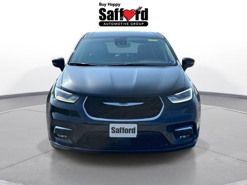 Used 2024 Chrysler Pacifica Touring-L FWD image 7