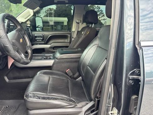 Used 2017 Chevrolet Silverado 1500 LTZ Z71 w/ LTZ Plus Package AWD/4WD image 9