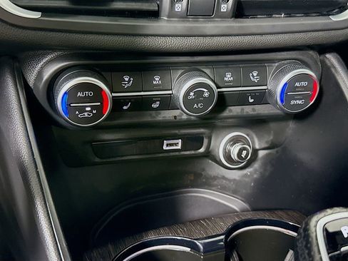 Used 2022 Alfa Romeo Giulia Ti RWD image 17