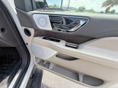 Used 2024 Lincoln Navigator Reserve AWD/4WD image 31