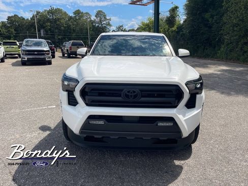 Used 2024 Toyota Tacoma SR5 AWD/4WD image 2