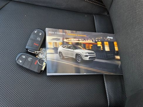 Used 2023 Jeep Compass Limited AWD/4WD image 11