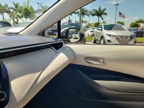 Used 2021 Toyota Corolla LE FWD image 23