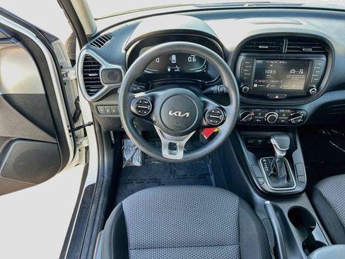 Used 2024 Kia Soul LX w/ Option Group 015 FWD image 17