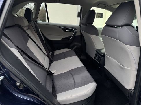 Used 2020 Toyota RAV4 XLE image 17