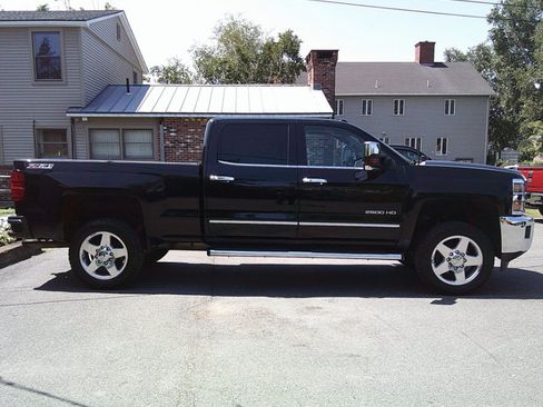 Used 2015 Chevrolet Silverado 2500 LTZ w/ LTZ Plus Package AWD/4WD image 6