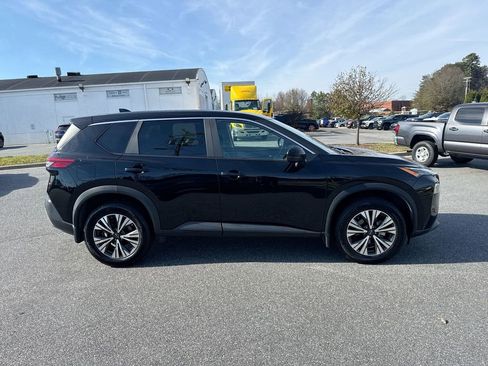 Used 2023 Nissan Rogue SV image 7