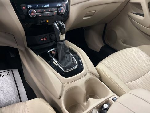 Used 2019 Nissan Rogue SV image 24