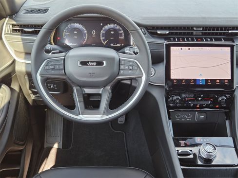 New 2025 Jeep Grand Cherokee Limited w/ Trailer Tow Package image 28