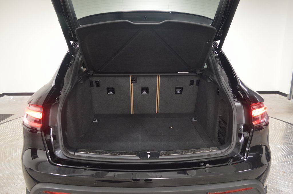 Certified 2025 Porsche Macan AWD/4WD image 40