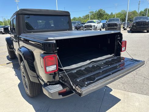 Used 2024 Jeep Gladiator Sport AWD/4WD image 22