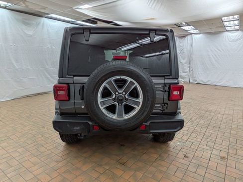 Used 2018 Jeep Wrangler Unlimited Sahara image 6