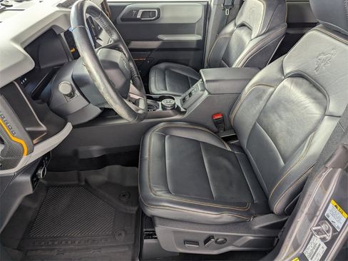 Used 2023 Ford Bronco Badlands image 9