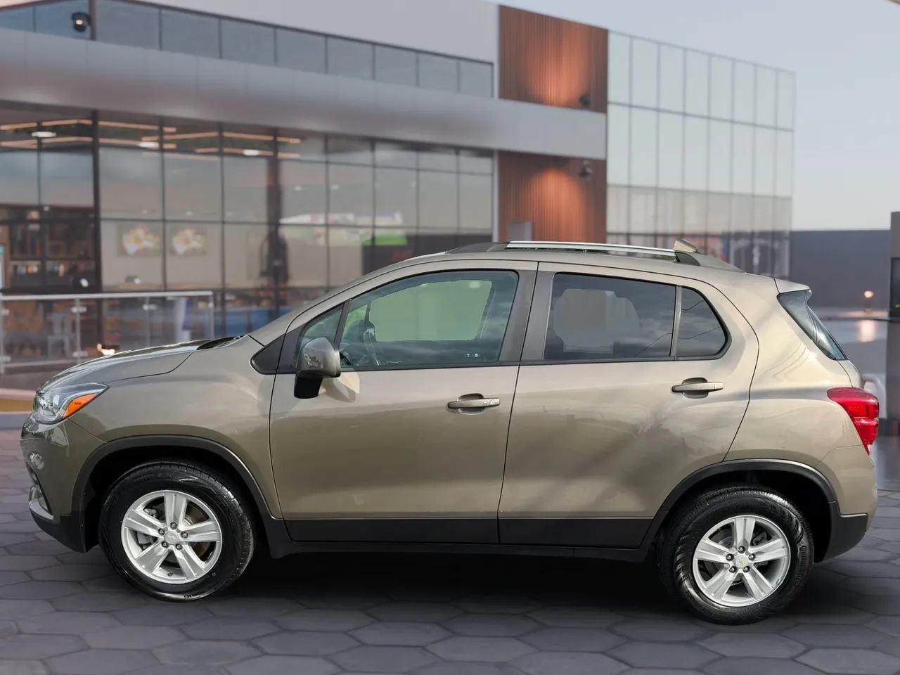 Used 2022 Chevrolet Trax LT w/ Driver Confidence Package AWD/4WD image 5