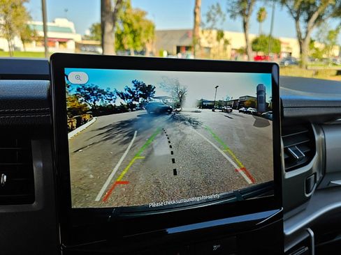 Used 2024 Ford Expedition XLT image 34