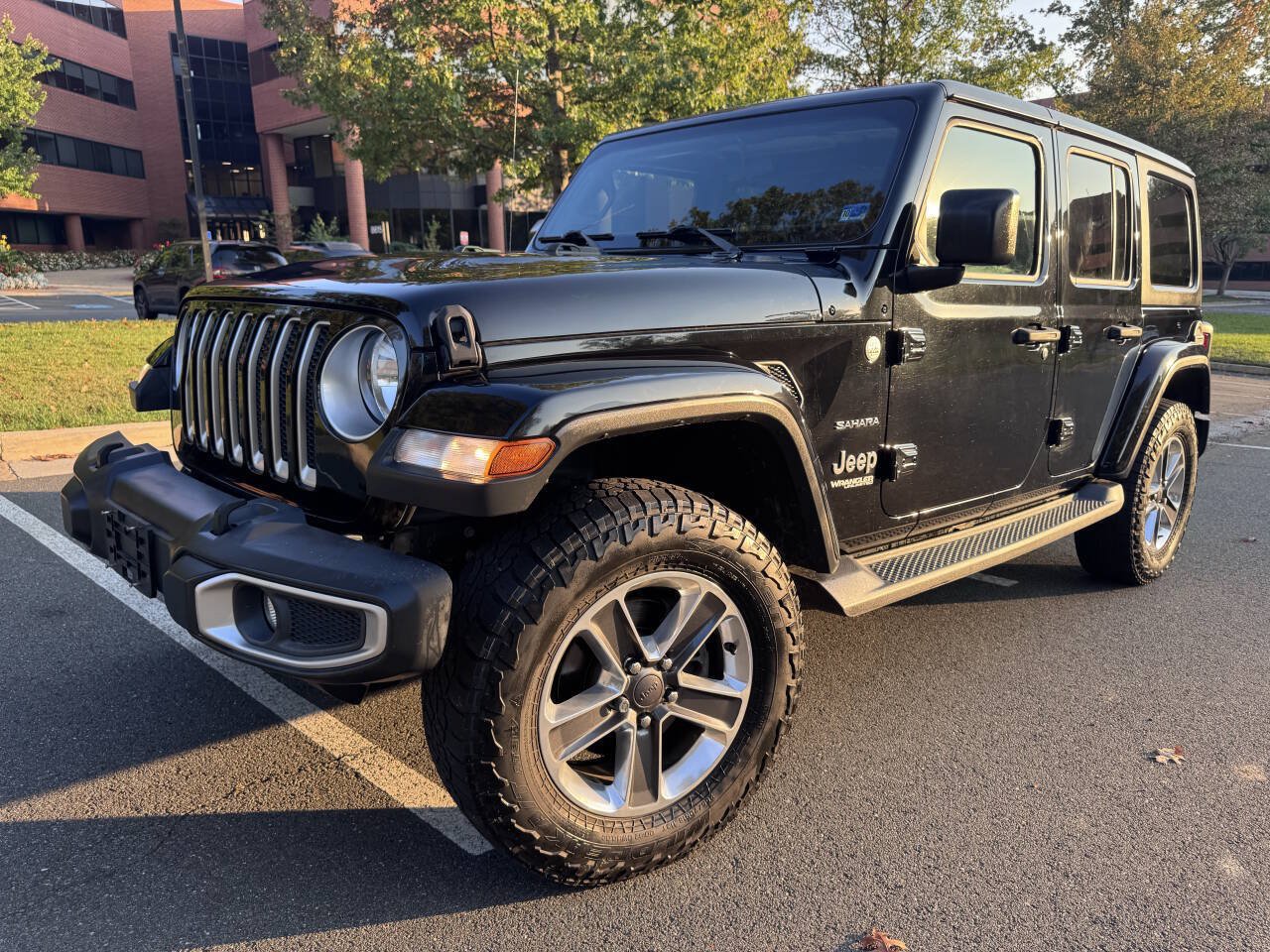 Used 2018 Jeep Wrangler Unlimited Sahara w/ Cold Weather Group AWD/4WD image 3