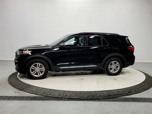 Used 2024 Ford Explorer XLT w/ Equipment Group 202A image 4